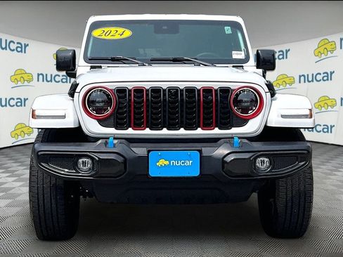 Used 2024 Jeep Wrangler Unlimited Sahara w/ Technology Group AWD/4WD image 2