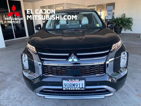 Used 2025 Mitsubishi Outlander SE image 10