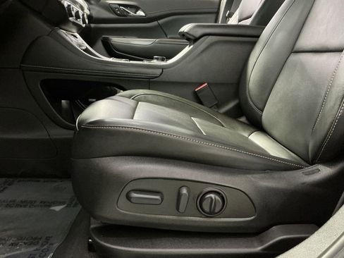 Used 2022 GMC Acadia SLT w/ Technology Package AWD/4WD image 15