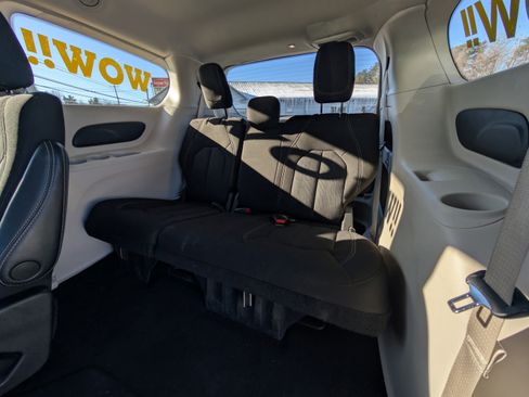 Used 2023 Chrysler Voyager LX image 37