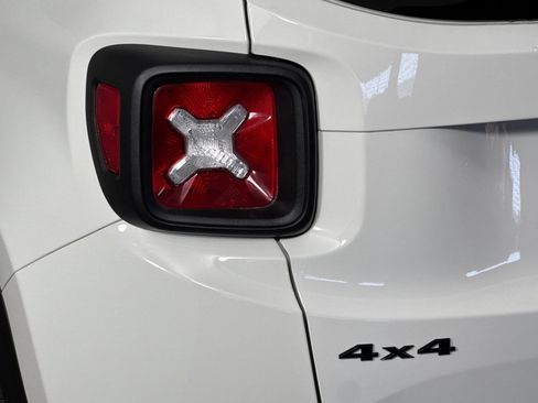 Used 2023 Jeep Renegade Latitude AWD/4WD image 23