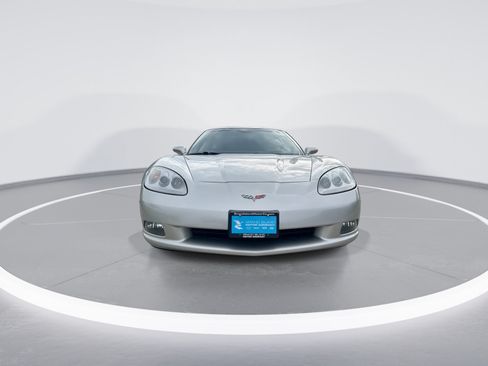 Used 2006 Chevrolet Corvette Coupe w/ Preferred Equipment Group RWD image 3
