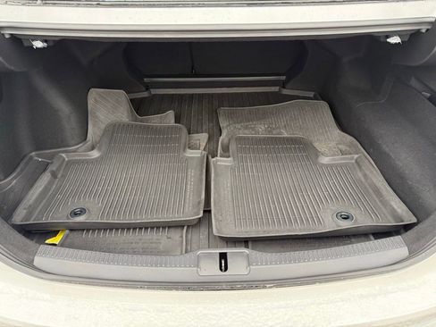 Used 2023 Toyota Crown Limited image 17