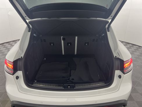 Certified 2024 Porsche Macan AWD/4WD image 21