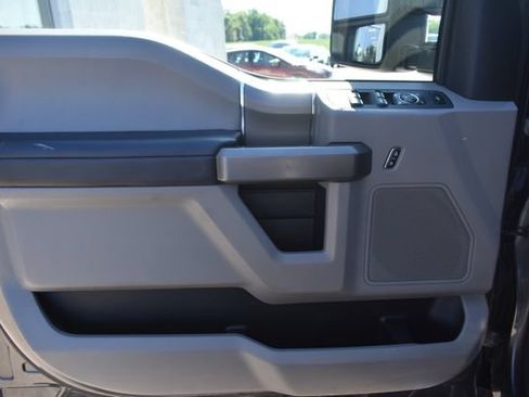 Used 2017 Ford F250 XLT w/ XLT Premium Package AWD/4WD image 18