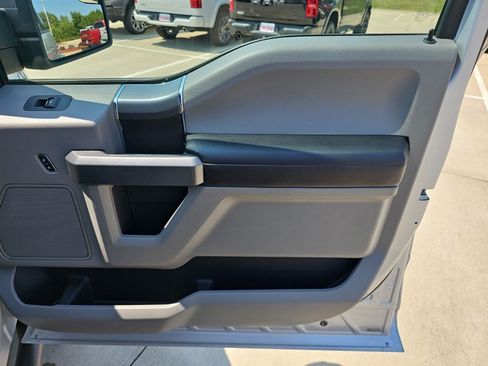 Used 2017 Ford F150 XLT w/ Equipment Group 302A Luxury AWD/4WD image 13