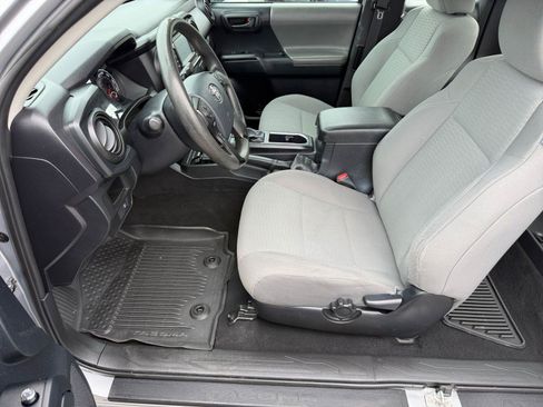 Used 2018 Toyota Tacoma SR AWD/4WD image 12