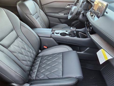 New 2026 Nissan Rogue Platinum w/ Platinum Premium Package image 9