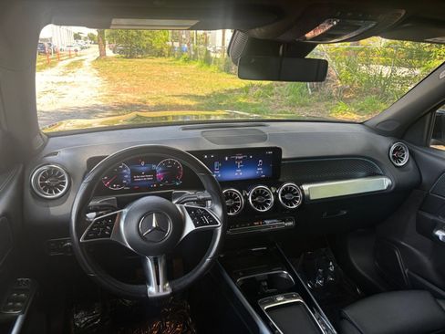 Used 2025 Mercedes-Benz GLB 250 image 35