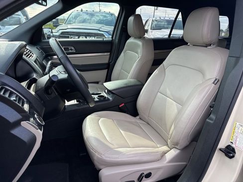 Used 2018 Ford Explorer XLT w/ Equipment Group 202A image 33