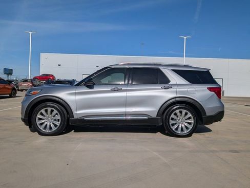 Used 2020 Ford Explorer Limited RWD image 3