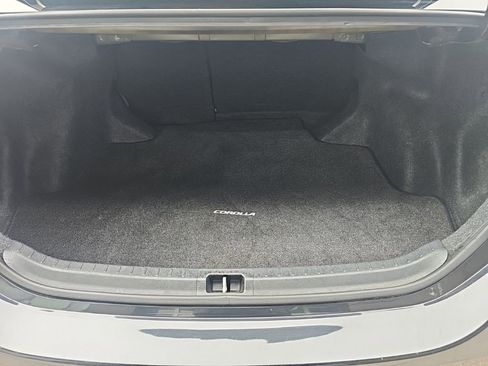 Used 2015 Toyota Corolla LE FWD image 29