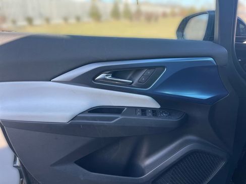 Used 2025 Chevrolet Equinox EV LT image 24