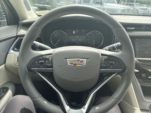 Used 2023 Cadillac XT6 Premium Luxury AWD/4WD image 16