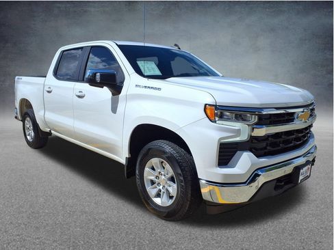 Used 2025 Chevrolet Silverado 1500 LT w/ Safety Package AWD/4WD image 4