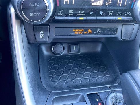 Used 2020 Toyota RAV4 XLE w/ All Weather Liner Package AWD/4WD image 30