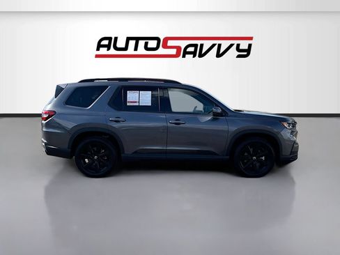 Used 2025 Honda Pilot Black Edition image 8