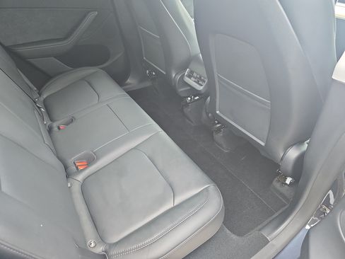 Used 2024 Tesla Model Y Long Range AWD/4WD image 11