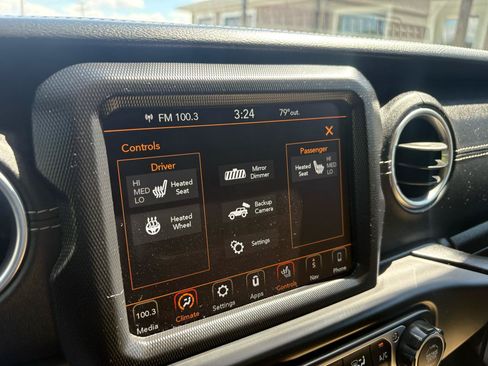 Used 2018 Jeep Wrangler Unlimited Sahara AWD/4WD image 22