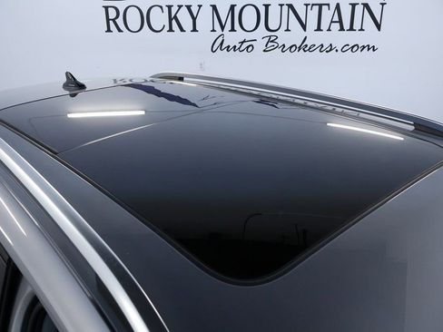 Used 2022 Volkswagen Taos SEL image 12