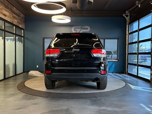 Used 2019 Jeep Grand Cherokee Laredo w/ Security & Convenience Group AWD/4WD image 4