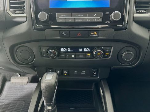Used 2023 Nissan Frontier SV w/ SV Premium Package image 15