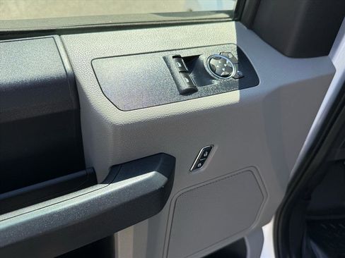 Used 2016 Ford F150 XL w/ Equipment Group 101A Mid AWD/4WD image 19