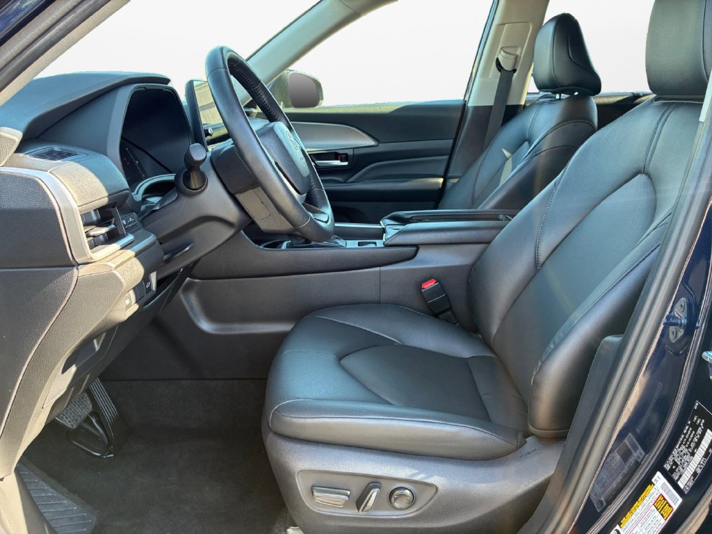 Used 2026 Toyota Grand Highlander AWD image 18