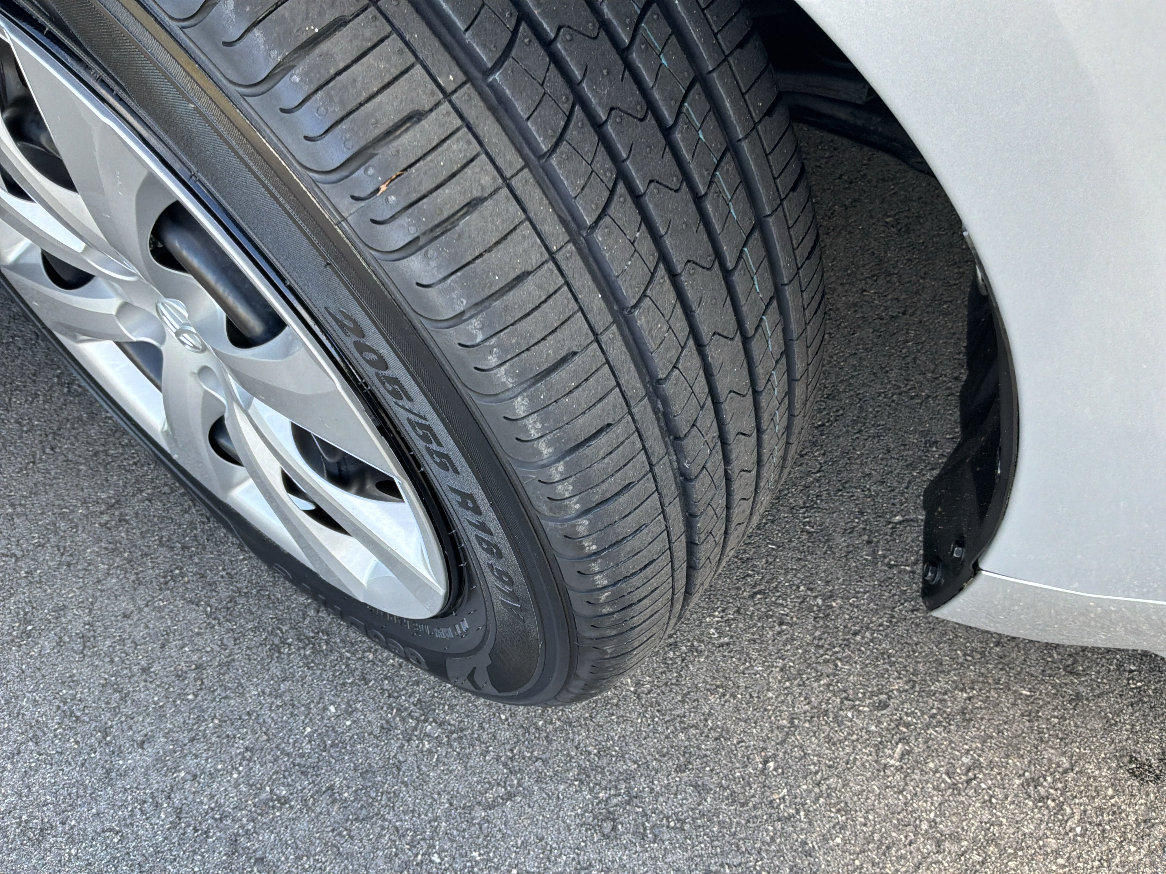Used 2022 Toyota Corolla LE FWD image 12