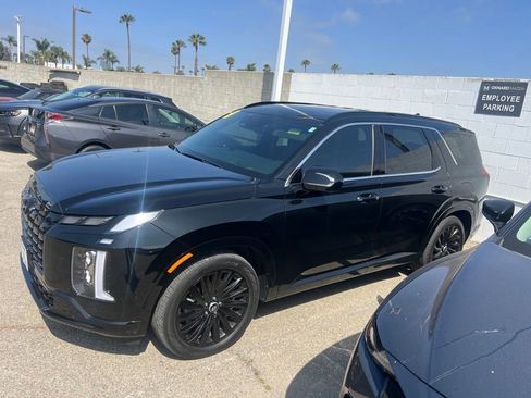 Used 2025 Hyundai Palisade Calligraphy AWD/4WD image 2