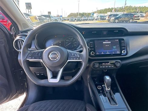 Used 2021 Nissan Kicks SV image 19