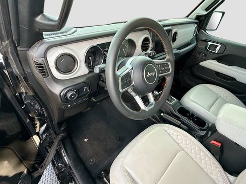 Used 2023 Jeep Wrangler Unlimited Sahara AWD/4WD image 23