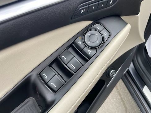 Used 2019 Buick Enclave Premium AWD/4WD image 21