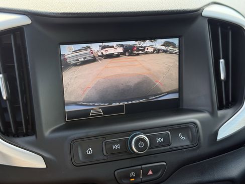 Used 2024 GMC Terrain SLE image 21