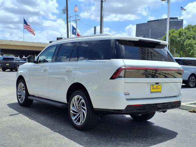 New 2027 Lincoln Navigator Premiere RWD image 6