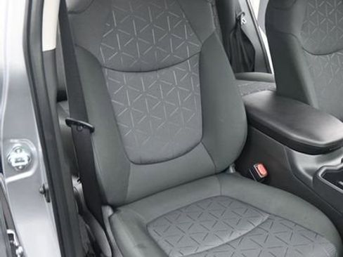 Used 2025 Toyota RAV4 XLE FWD image 15