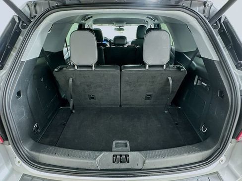 Used 2024 Ford Explorer XLT w/ Equipment Group 202A image 27