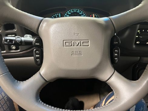 Used 2002 GMC Sierra 1500 Denali image 6