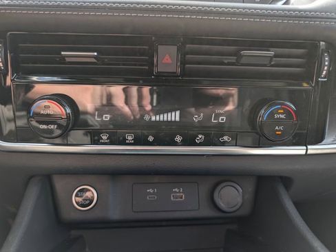 Used 2021 Nissan Rogue SV AWD/4WD image 22
