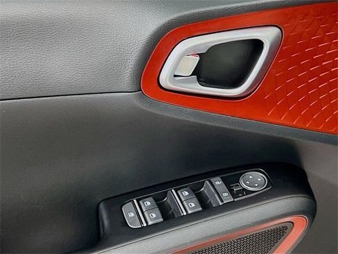 Used 2022 Kia Soul Turbo image 9