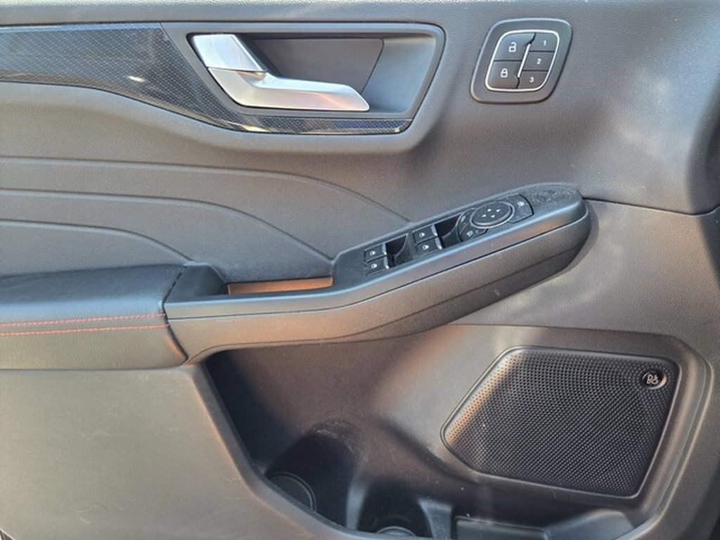 Used 2024 Ford Escape ST-Line Elite w/ Premium Technology Package AWD/4WD image 28
