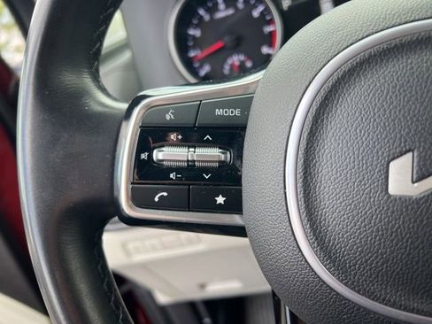 Certified 2024 Kia Carnival LX image 15