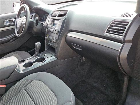 Used 2018 Ford Explorer XLT FWD image 20