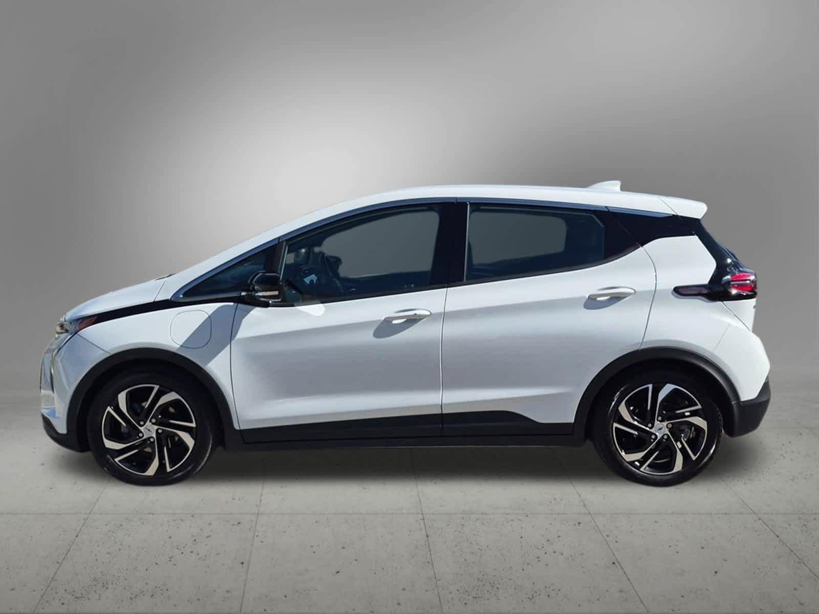 Used 2023 Chevrolet Bolt LT w/ Infotainment Package FWD image 3