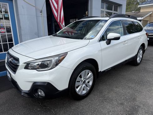 Used 2018 Subaru Outback 2.5i Premium AWD/4WD image 3