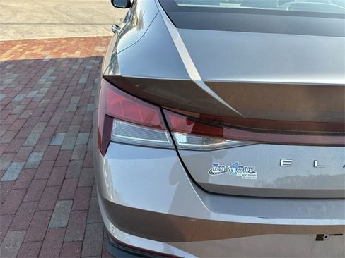 Used 2021 Hyundai Elantra SEL image 10