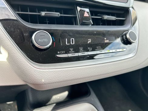Used 2025 Toyota Corolla LE FWD image 22