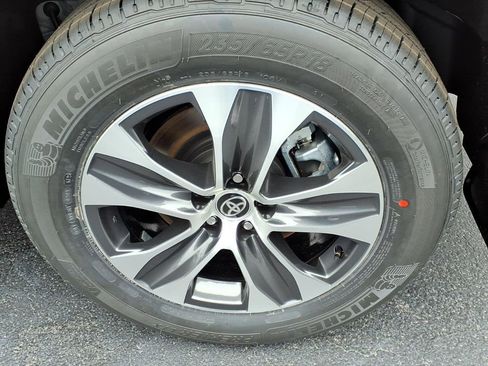 New 2026 Toyota Highlander XLE image 6