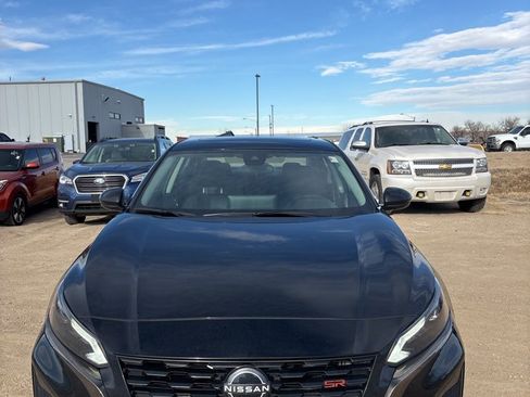 Used 2024 Nissan Altima 2.5 SR w/ SR Premium Package image 8