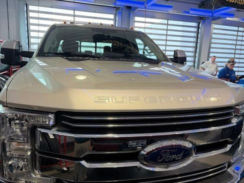 Used 2018 Ford F350 Lariat w/ Lariat Ultimate Package AWD/4WD image 32